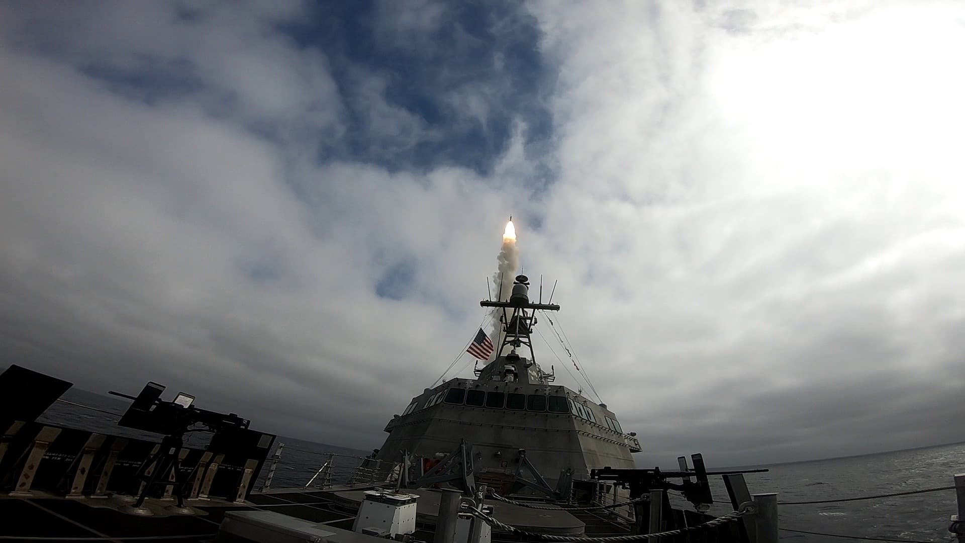 Navy and Raytheon sign $24.4B multi-year Standard Missile-6 production deal