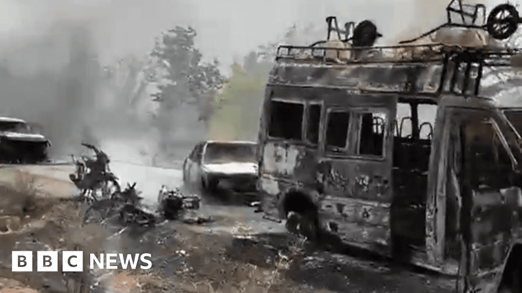 Mali Jihadists Burn Dozens of Vehicles Enforcing Blockade Ahead of Eid Holiday