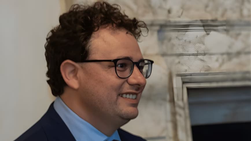 Anthropic's Claude Mythos Finds Thousands of Zero-Day Vulnerabilities, Prompting Fed to Convene Bank CEOs